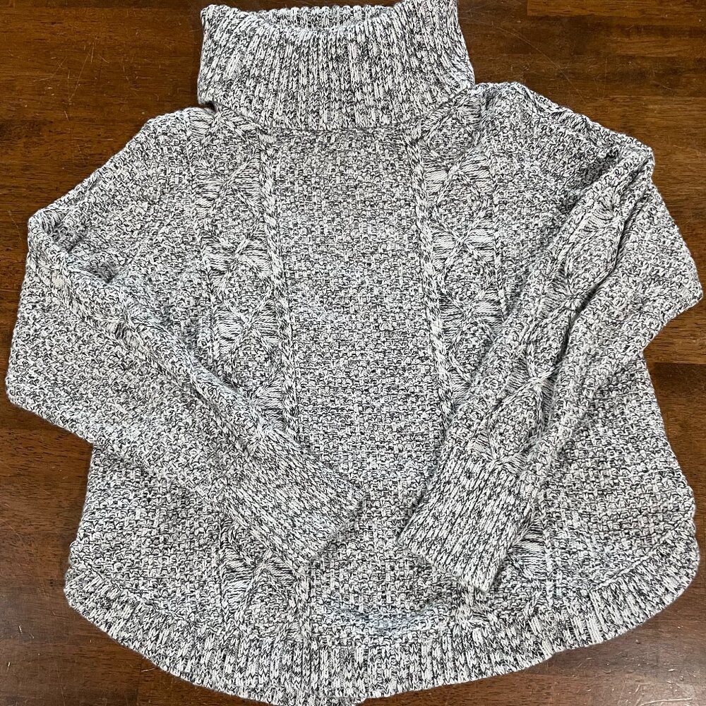 GAP cable knit turtleneck sweater (M)
